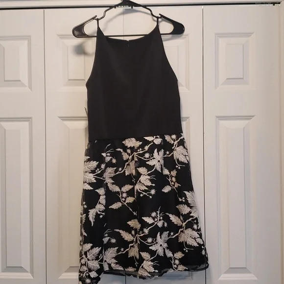 🌷CLASSIC🌷BEAUTY🌷 - Picture 2 of 2